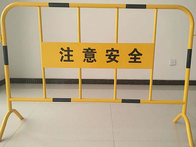 建筑樓梯施工臨時(shí)護(hù)欄